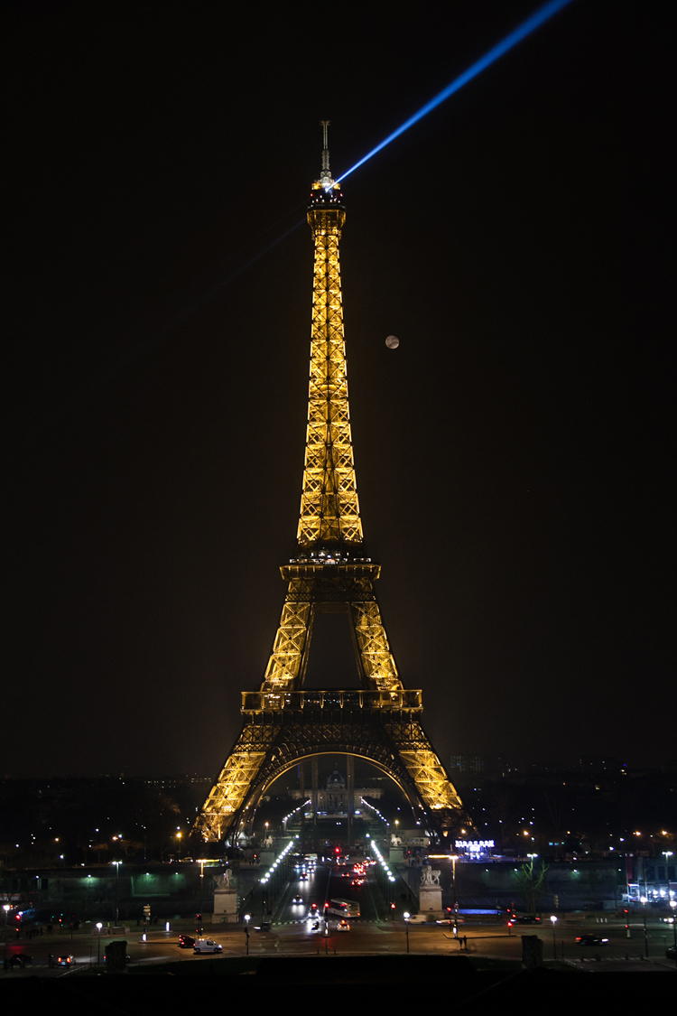 Tour Eiffel and moon