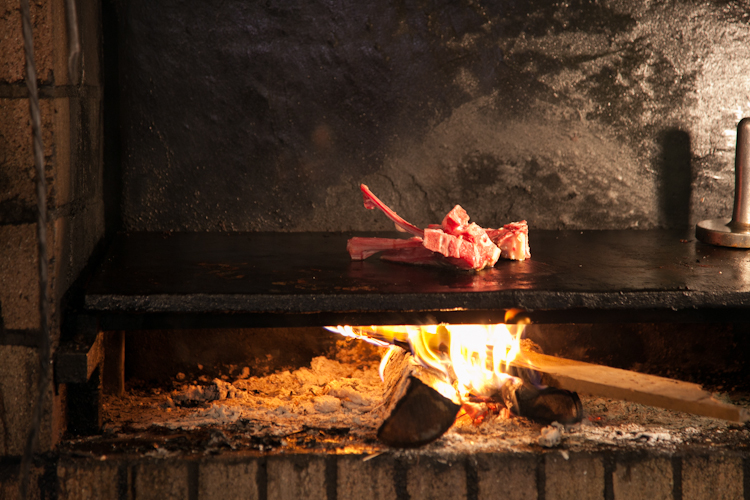 The famous grilled steak at Robert et Louise